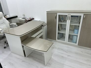 Ofis masaları: Müdir üçün, Künc masa
