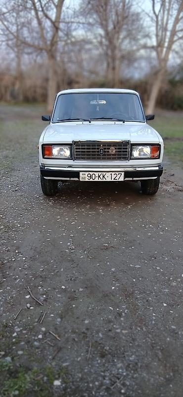i̇kinci el: VAZ 2107, ağ rəng, sedans Xüsusiyyətlər: - Klassik VAZ 2107 dizaynı — 4