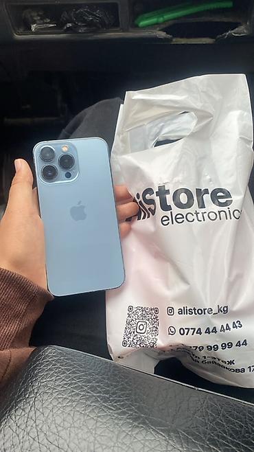 google pixel 3: IPhone (модель из линейки Pro) в цвете светло‑голубой. Характеристики — 1