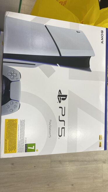 PS5 (Sony PlayStation 5): Bagli qutu 
avropa istehsali 
ps5 slim yaddaw 1tb