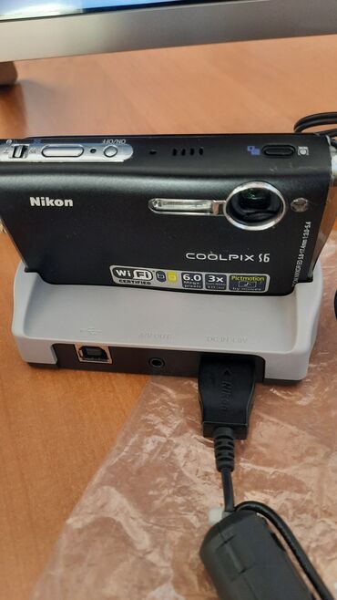 старые фотоаппарат: NIKON Coolpix S6 (WI FI), 6.0 Effective Megapixels, 3× Zoom-Nikkor ED