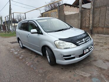 Toyota: Toyota Ipsum: 2003 г., 2.4 л, Автомат, Газ, Минивэн