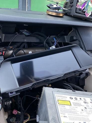 displey: BMW orijinal iDrive mərkəzi ekran (CID) – 10.25” geniş formatlı — 4