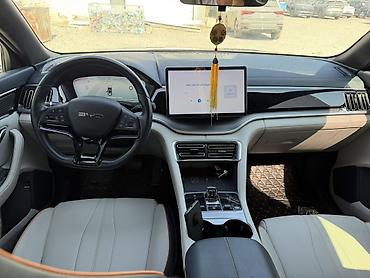 byd гибрид кроссовер: BYD Song Plus: 2023 г., Гибрид, Кроссовер — 6
