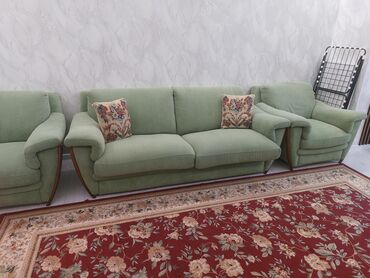 мягкая мебель лина в бишкеке фото: Диван-кровать, цвет - Зеленый, Б/у