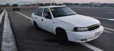 автомобили в азербайджане: Daewoo Nexia sedan, ağ rəng, 4 qapı, ön və arxa şüşələr tünd plyonka