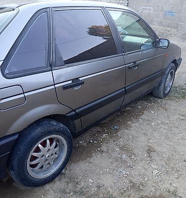 pass: Volkswagen Passat: 1988 г., Механика, Седан — 1