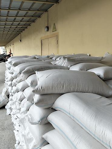 beton konteyner: Kəpək 20Kq)4,70 qəp. (Aboyma 30kq 9azn. Say nə qədər istəsəniz — 1