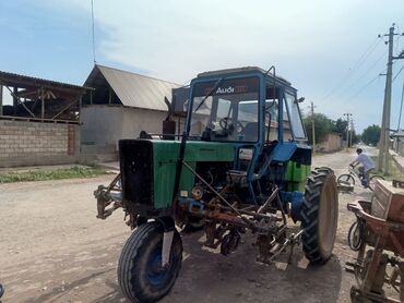Тракторы: Срочна сатилади матор каропка занг гарчвалка и оприскаватили балондари