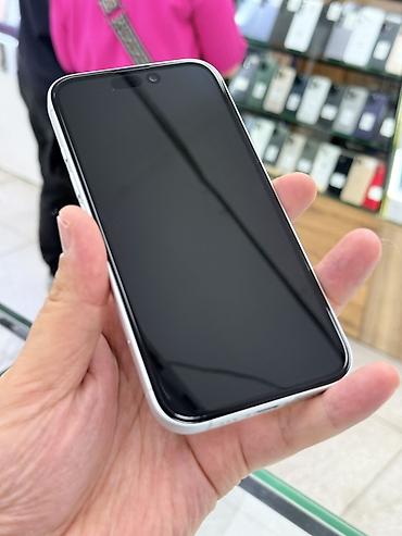 Apple iPhone: IPhone 16, Б/у, 256 ГБ, Белый, Защитное стекло, Чехол, 100 % — 7