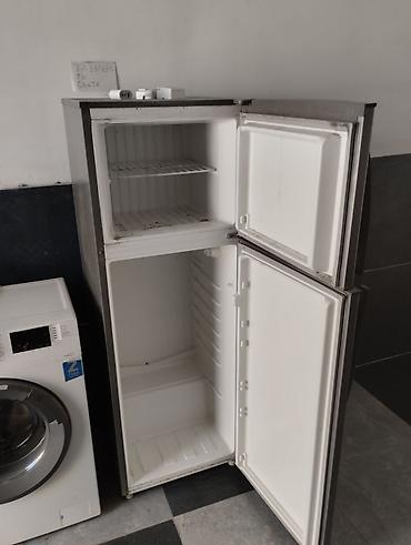 mini refrigerator: Холодильник двухкамерный с верхней морозильной камерой. Особенности — 1