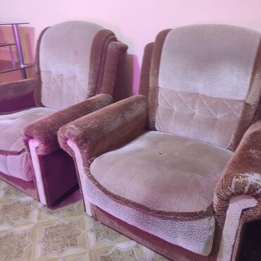 продаю старый мебел: Прямой диван, цвет - Коричневый, Б/у