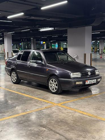 Volkswagen Vento: 1993 г., 1.8 л, Механика, Бензин, Седан at lalafo.kg Volkswagen Vento: 1993 г., 1.8 л, Механика, Бензин, Седан