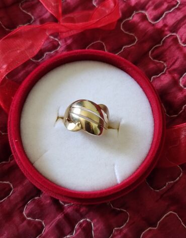 Украшения: Золотое кольцо 585 пробы Италия, размер 19, грамм3.3-3.5 гр