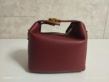 pull bear: Сумка miu miu, вишнёвого цвета с золотыми элементами, с двумя шнурами — 7