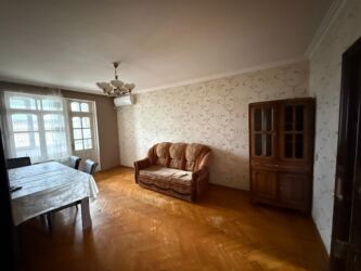 Uzunmüddətli kirayə mənzillər: Bileceride ploşada yaxin daxili qosunlara yaxin 5/4 mertebesinde 3 — 13