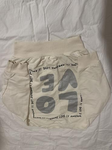 Koftalar, sviterlər: Uşaq sviteri/svitşört - Rəng: krem/ekru - Model: ön hissədə böyük — 2