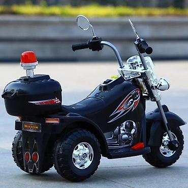 orginal tn: Motor na akumulator Delfino Police Crni (šifra: DEL-995-BLCK-230) — 2