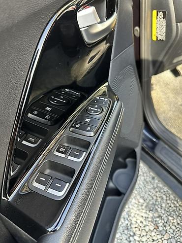 Kia: Kia Niro: 2017 г., 1.6 л, Автомат, Гибрид, Кроссовер — 8