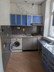 Uzunmüddətli kirayə mənzillər: Bakixanov qəsəbəsi(Razin),Kristal şadlıq sarayın yanında,1/3 binada — 7