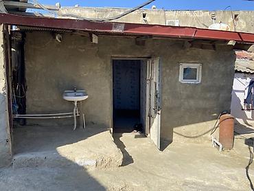 Həyət evləri və villalar: Heyet evi ev şeklde göründüyü kimi çölde hamam ve sanitar qovşağı — 1