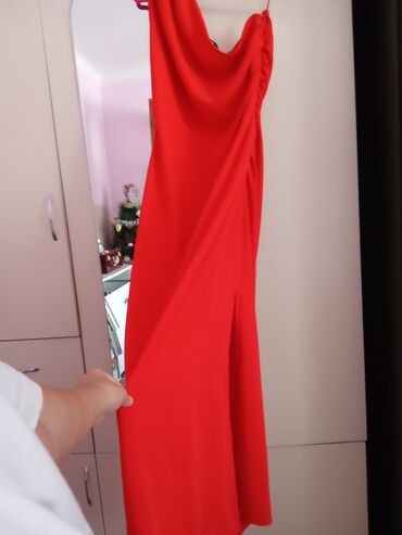 kutikul üçün yağ: Don kırmızı rengdedir tek qolludur razmeri xl