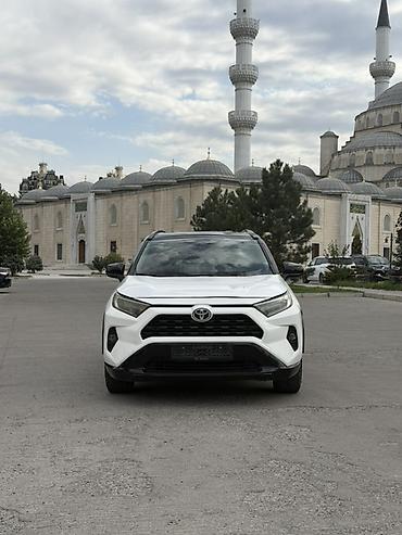 Toyota RAV4: 2020 г., 2.5 л, Автомат, Бензин, Кроссовер