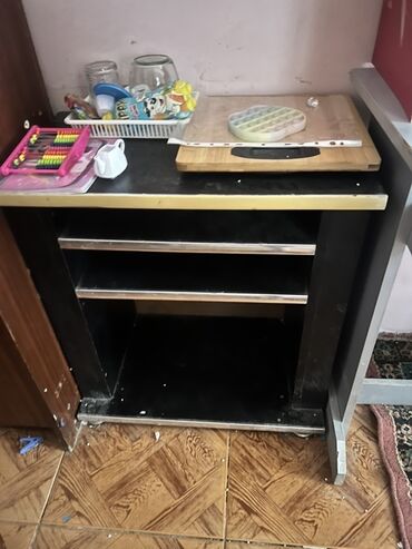divar rəf: Aksesuar rəfi, Düz