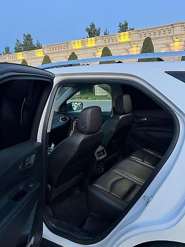 şevralet equinox: Chevrolet Equinox – ağ rəngli, şəhər və uzun yol üçün rahat krossover — 7