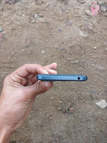 gunes panel kamera: Smartfon – mavi/qara tonlarda, sərt korpuslu, sol tərəfdə həcmi — 3
