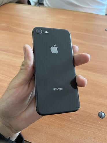 Apple iPhone: IPhone 8, 64 GB, Qara