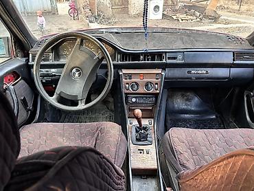 света музука: Mercedes-Benz W124: 1987 г., 2 л, Бензин, Седан — 6