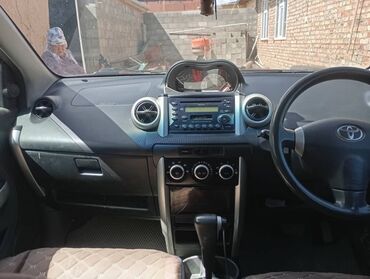 Toyota: Toyota ist: 2003 г., 1.5 л, Автомат, Бензин, Хэтчбэк