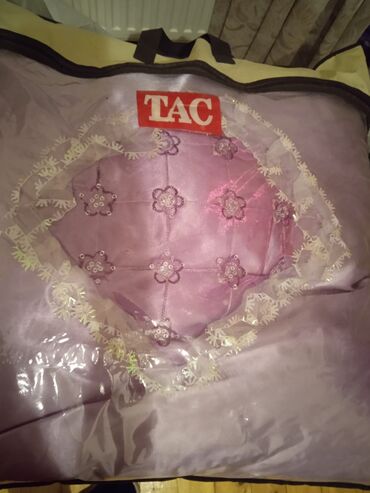 Yorğanlar, adyallar: Taç 110 AZN yastıq balış əlavə tek yastıq o biri pakrival yataq örtüyü — 2