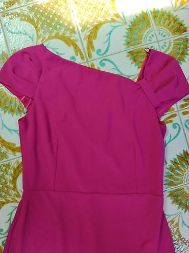ljubicaste stvari: Elegantna roze haljina – asimetričan kroj - Boja: intenzivna — 1