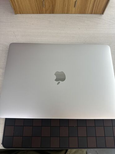 процессоры для серверов socket 1567: Apple, 8 ГБ ОЭТ, Apple M1, Колдонулган