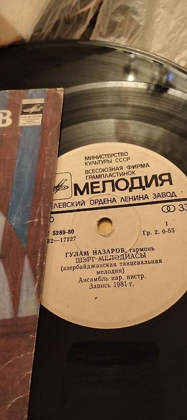 Vinil vallar: Vinil plastinkalar satılır. Bir ədədi 20 manat — 6