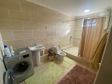 Продажа коттеджей и домов: Продаётся дом с участком 6 соток в районе АУЦА Локация: чуть выше — 6