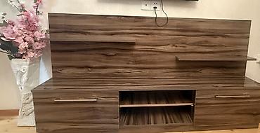 televizor altlığı: Qonaq otağı üçün TV stend/panel mebel dəsti. Tünd qəhvəyi, ağac — 1