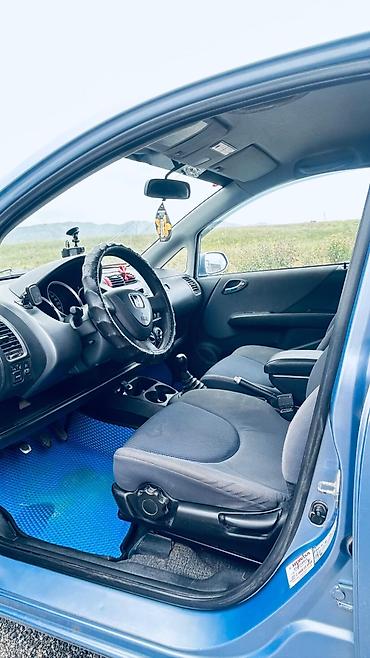 Унаа: Honda Jazz: 2004 г., 1.3 л, Кол менен иштөөчү, Бензин, Хетчбек — 6