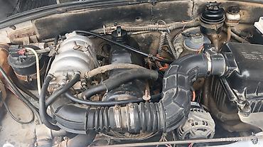 avto maşınlar: Chevrolet Niva, gümüş rəng, 5 qapılı SUV. Əsas xüsusiyyətlər: - — 5
