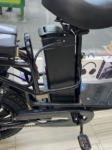 Скутеры: Электроскутер городского типа - Прочная рама и широкое мягкое седло - — 8