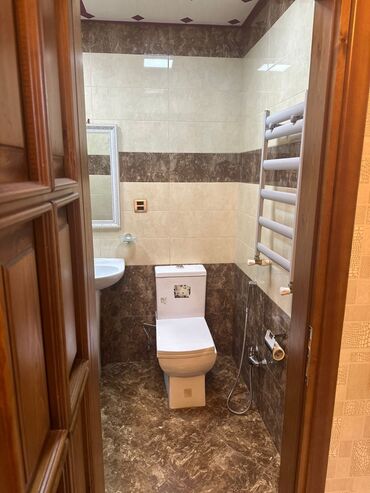 Mənzil kirayələyirəm: 4mərtəbəli binanın 4cü mərtəbəsində 2 otaqlı, əşyalı,hər bir şəraiti — 3