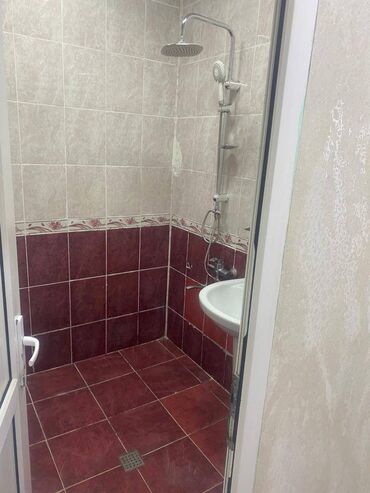 Uzunmüddətli kirayə mənzillər: Nəsimi Rayonu 4-cü mkr, Mir Cəlal küçəsində yerləşən orta bloklu 5 — 10