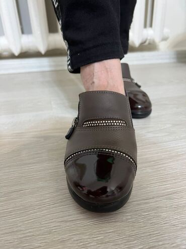 деми кроссовки: Кожаная корейская обувь, деми осень-весна, 34-размер, носили один раз