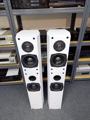 Zvučnici i stereo sistemi: Vifa beli dvosistemac. poseduje vifa drajvere baseve od 6 incha — 8