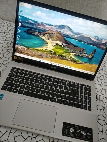 Acer: Intel Core i3, 18 GB