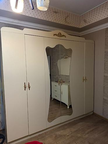 Klassik üslubda yataq otağı dəsti Tərkibi: - 6 qapılı dolab: ortada lalafo.az -da Klassik üslubda yataq otağı dəsti Tərkibi: - 6 qapılı dolab: ortada
