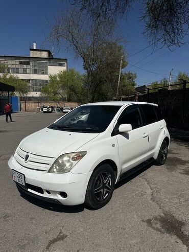 Toyota: Toyota ist: 2003 г., 1.3 л, Автомат, Бензин, Хэтчбэк