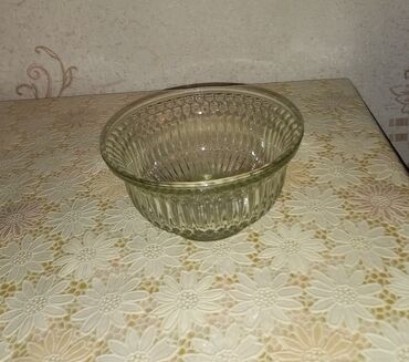 Konfet qabları: Rusiyanın 1980-cı illər Urşel zavodunun istehsalı olan vazalar. 4 — 7